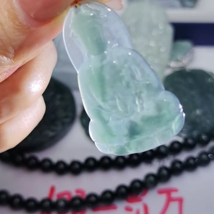 翡翠颈饰未镶嵌天然的A货翡翠多样性发货