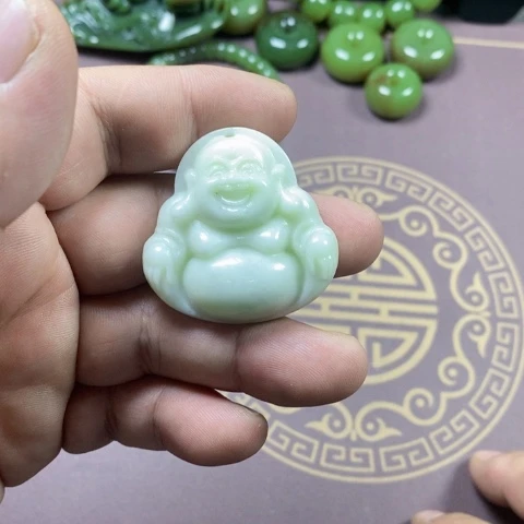 未镶嵌蛇纹石玉颈饰