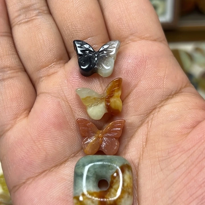 浪***浪蛇纹石玉未镶嵌颈饰