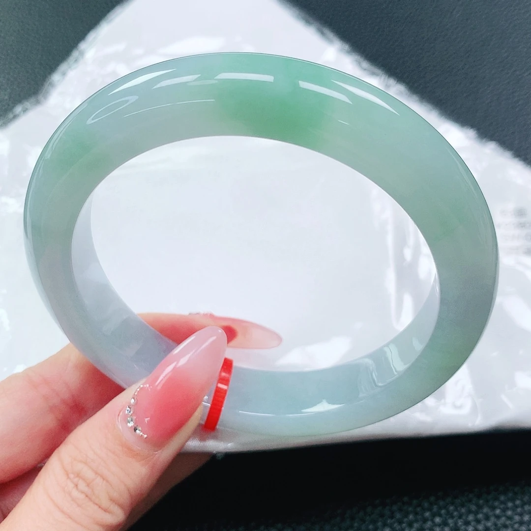 翡翠手镯未镶嵌63圈