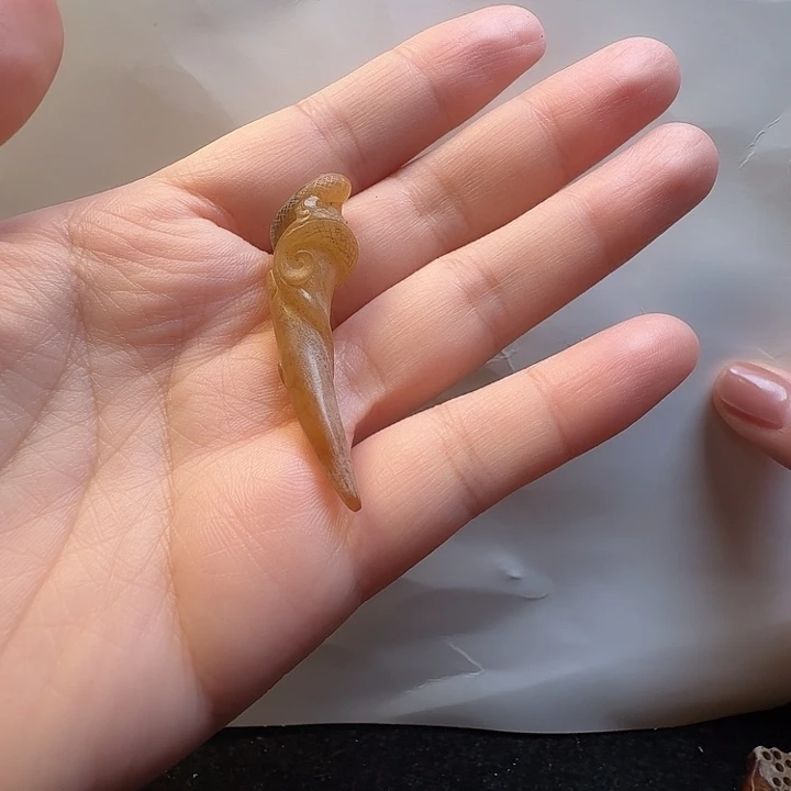 风***下和田玉未镶嵌挂件