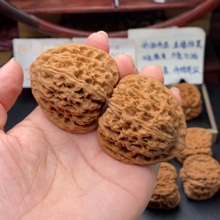 文玩核桃吊坠砀****爸大三角拉丝45尺0713