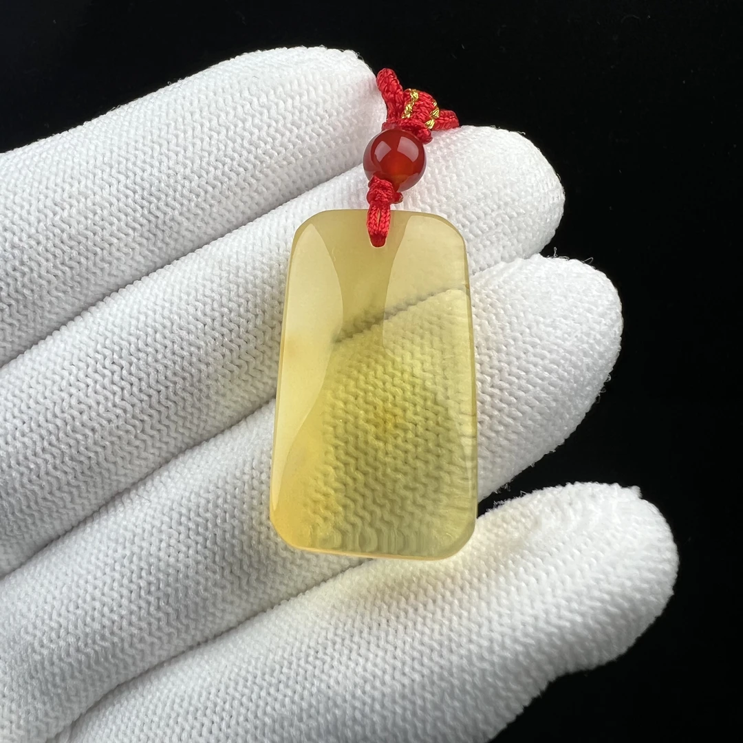 Y4845天然原矿蜜蜡鸡油黄水滴牌17*31*7mm 支持复检假一罚四