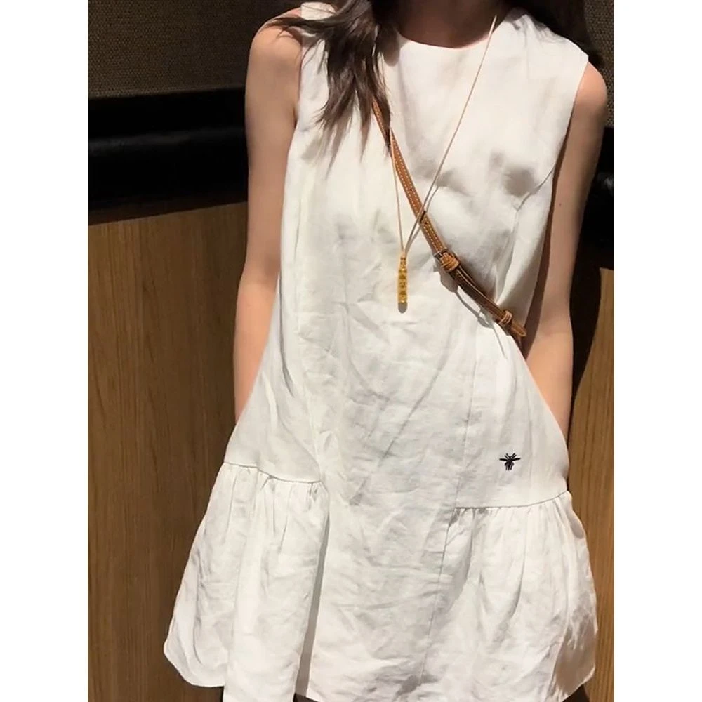 夏季新款设计感小众宽松显瘦白色a字背心裙气质刺绣无袖连衣裙女