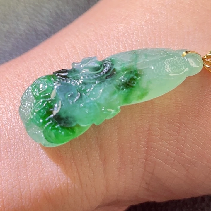 翡翠18K金镶嵌颈饰翡翠