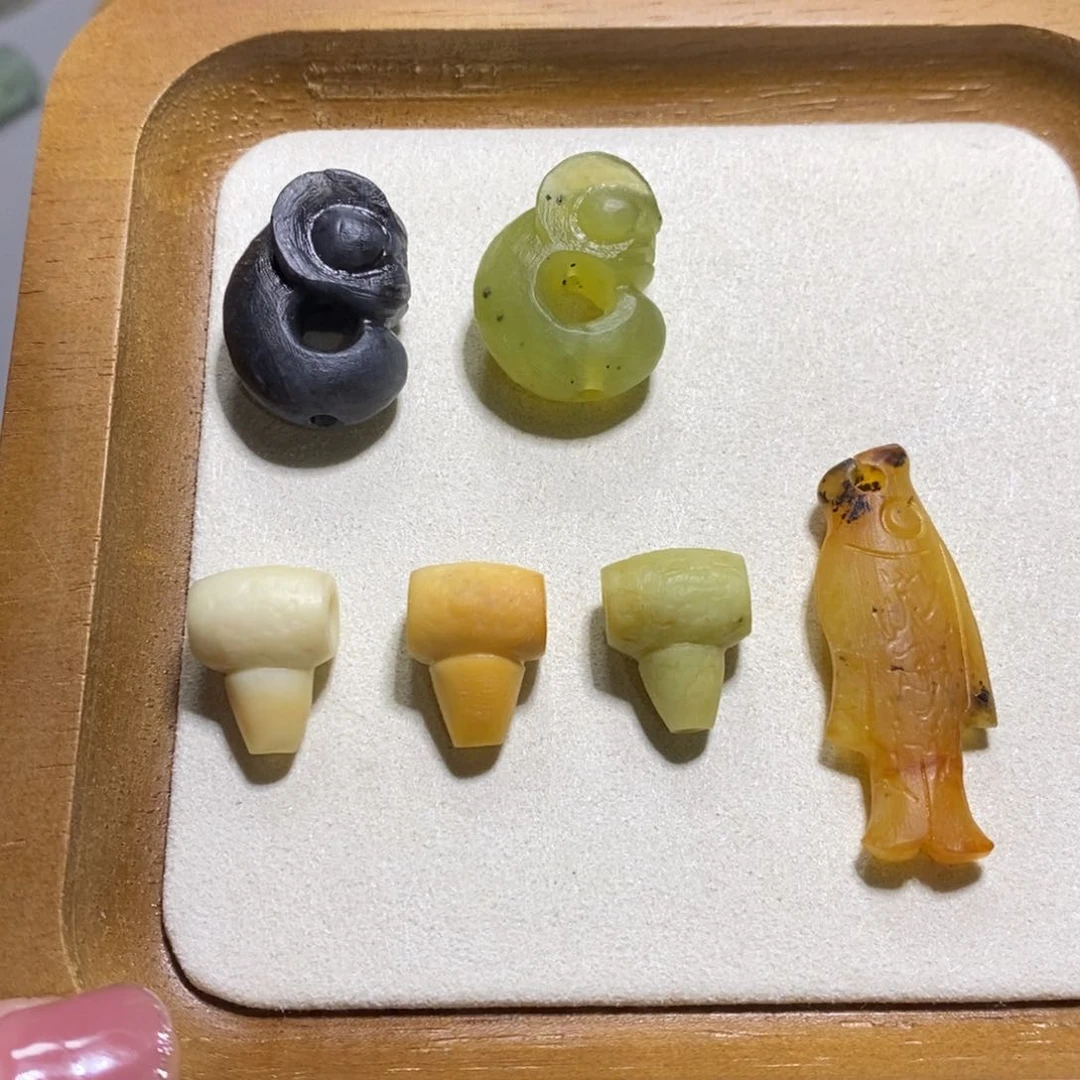 蛇纹石玉颈饰未镶嵌啵***盖