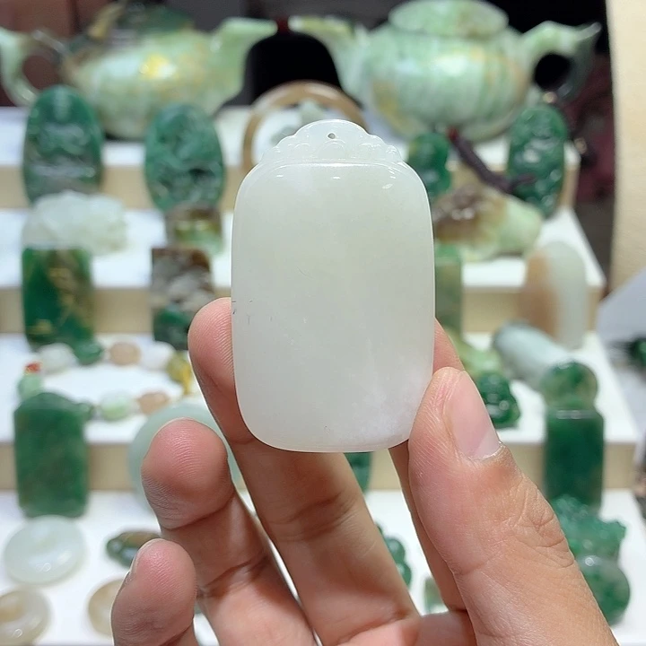 独山玉未镶嵌颈饰