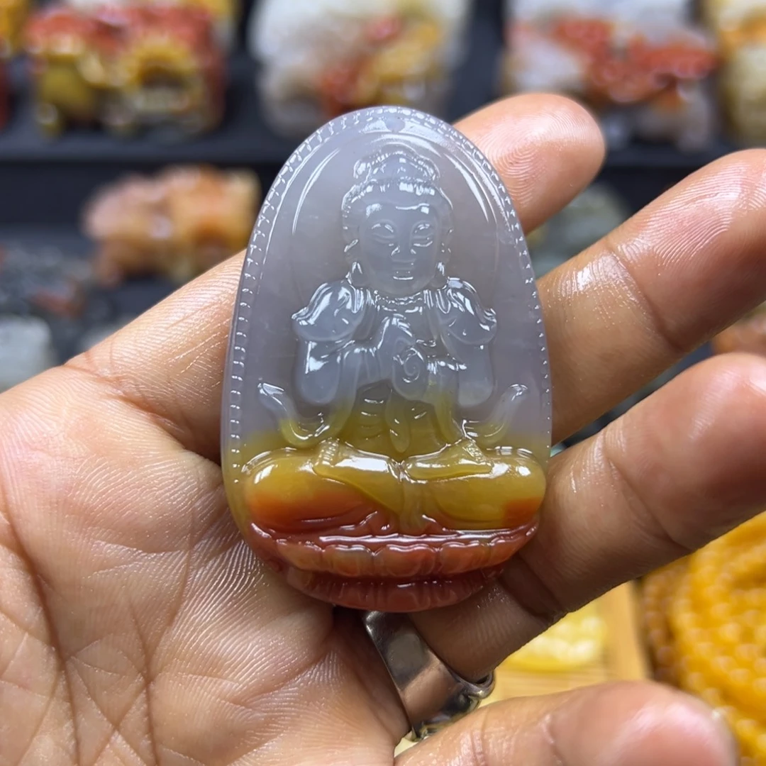 未镶嵌石英质玉（黄龙玉）颈饰