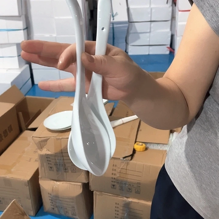 瓷片高白泥大勺两个，微瑕包邮