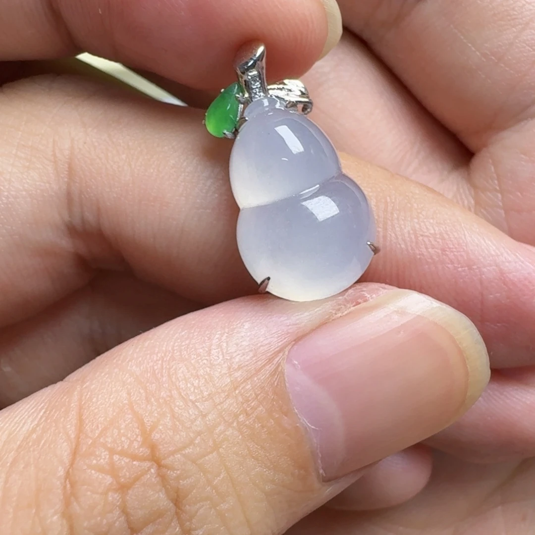 三***姐颈饰18K金镶嵌翡翠葫芦