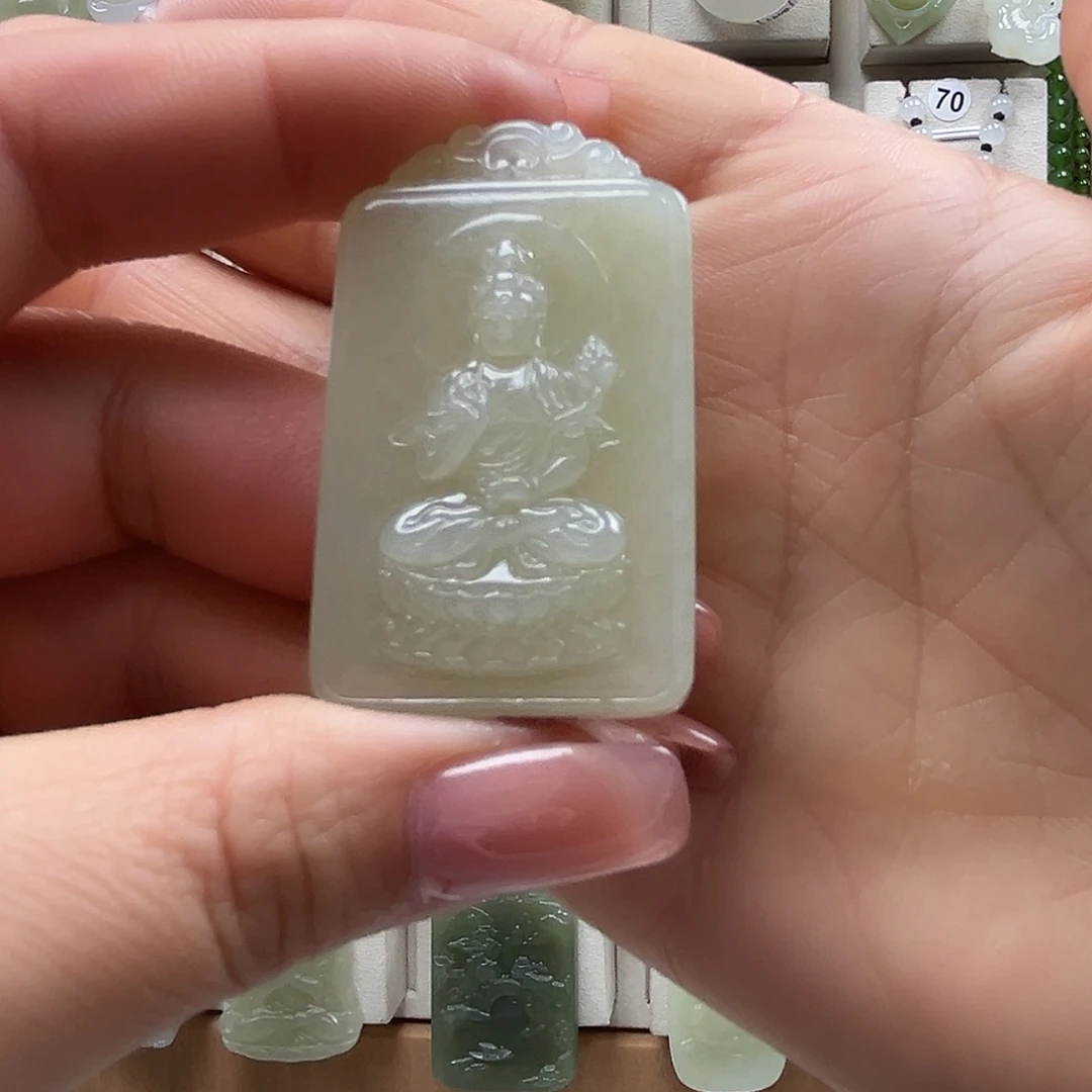 心***向和田玉未镶嵌颈饰