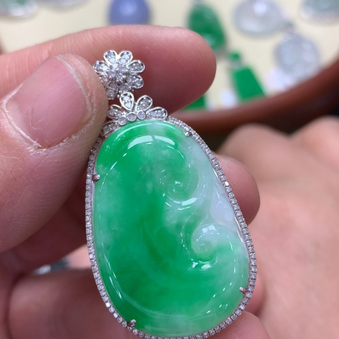 【闪购商品】翡翠颈饰18K金镶嵌如意