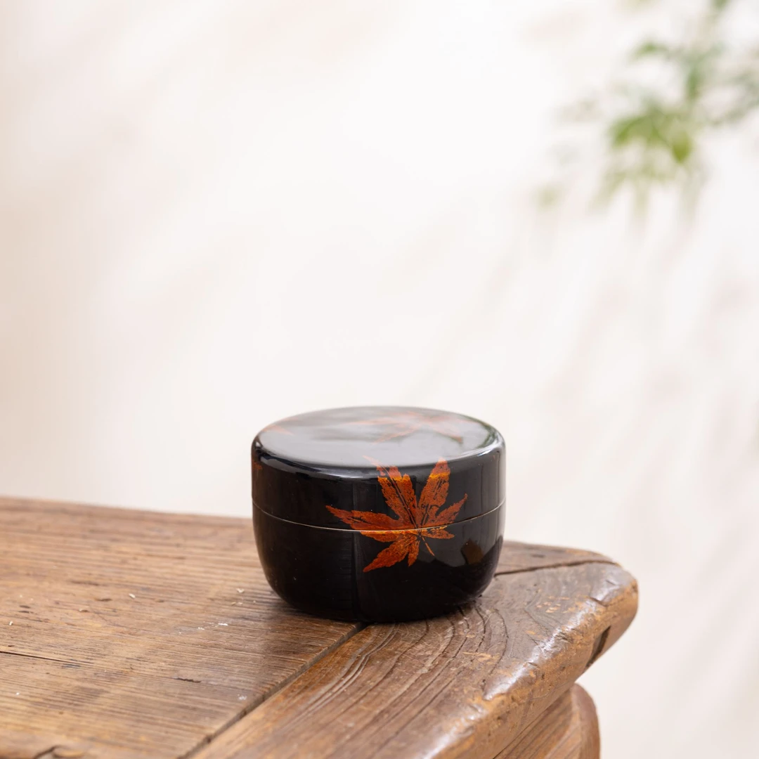 蜂鸟工坊 文创系列 大漆 黑底枫叶锡醒茶茶叶罐（小号） WCDQG106