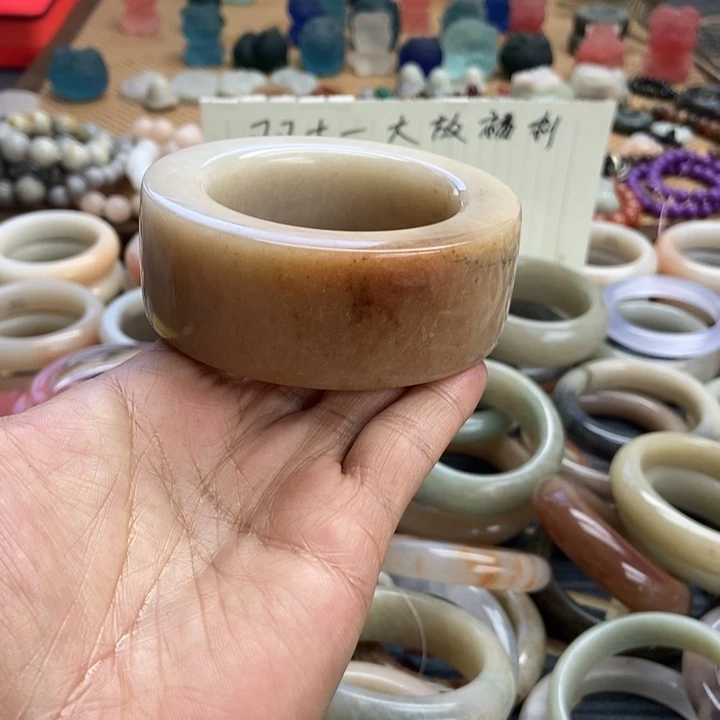 石英岩玉未镶嵌手镯方糖