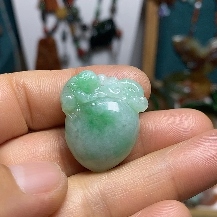 翡翠未镶嵌吊坠(赠链)