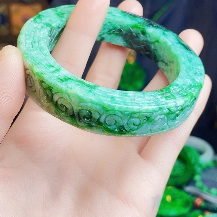 翡翠未镶嵌颈饰多样性58