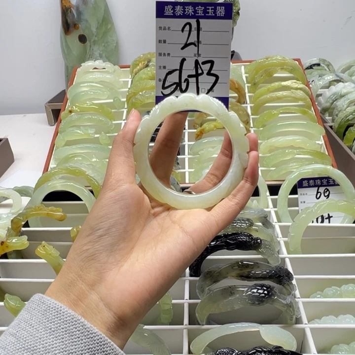 蛇纹石玉未镶嵌手镯