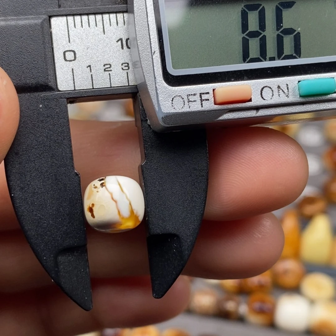 裸石琥珀未镶嵌老型