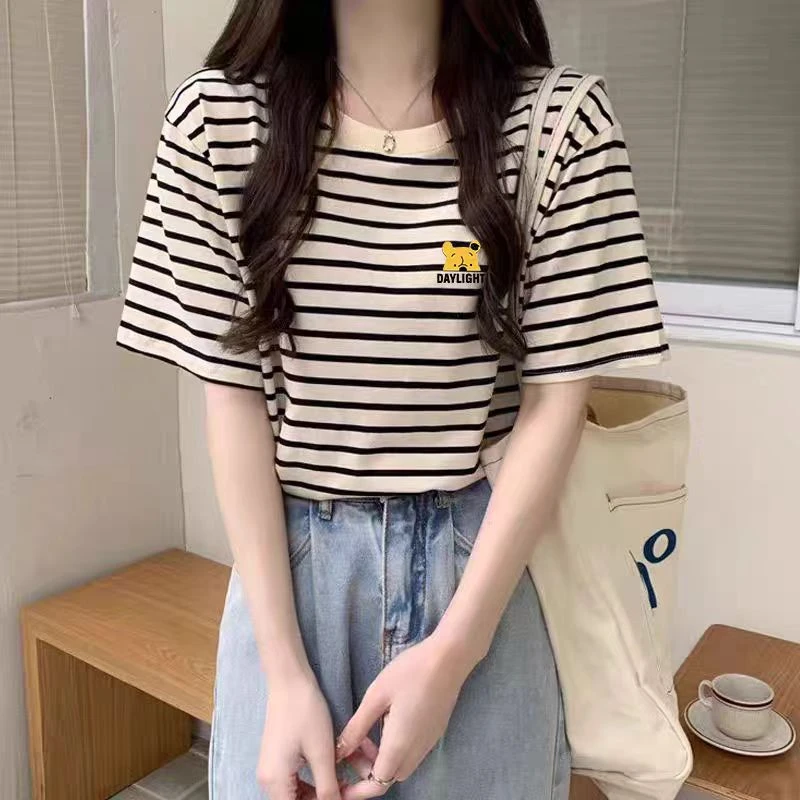 修身百搭减龄奶杏色卡通印花设计感正肩少女风显瘦短裤短袖T恤女