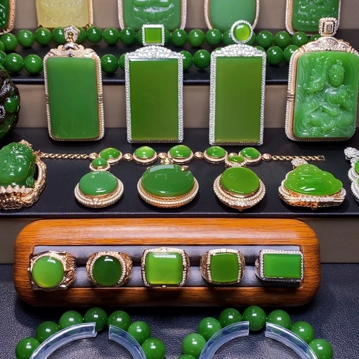 吊坠(不含链)18K金镶嵌和田玉