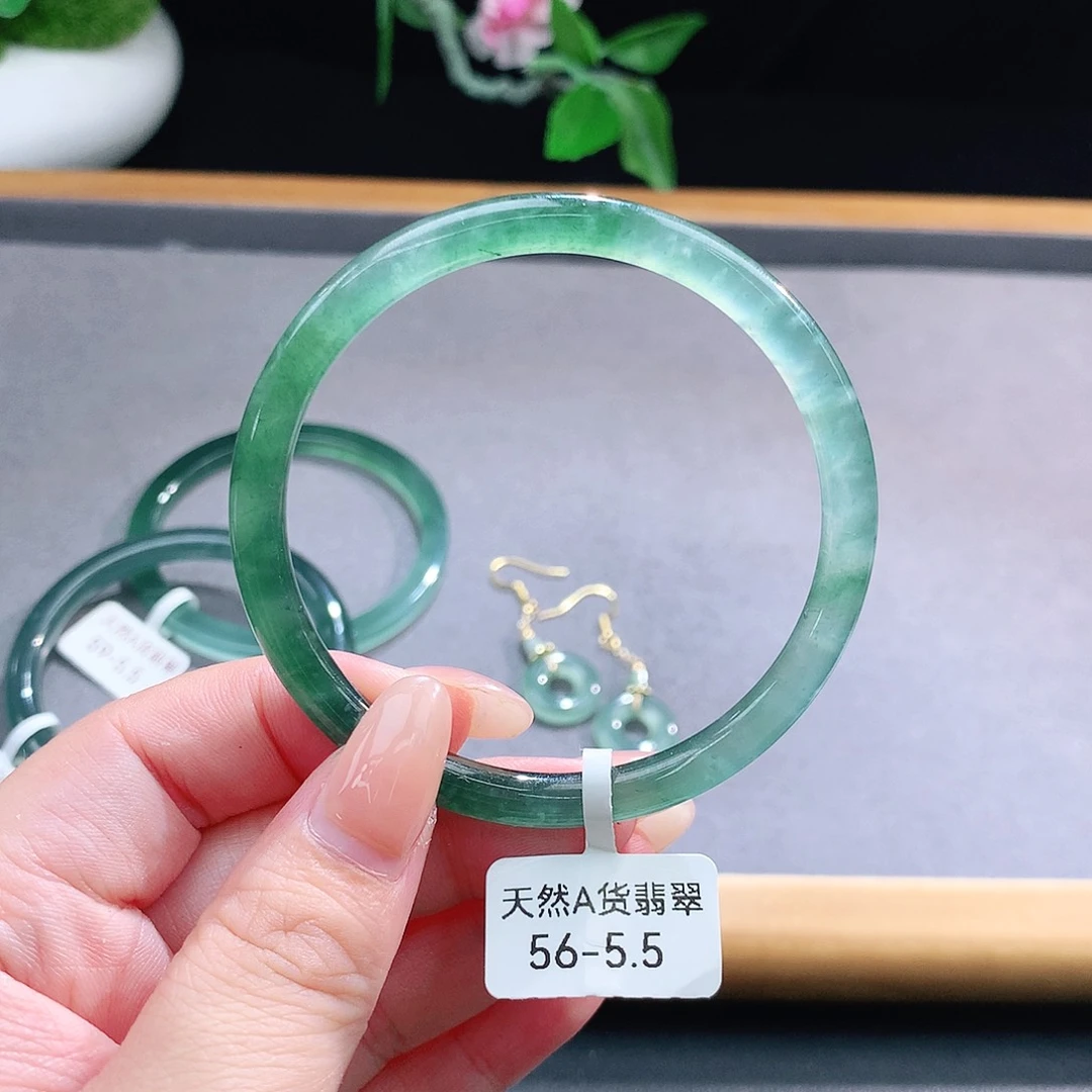 未镶嵌手镯（圆镯）翡翠
