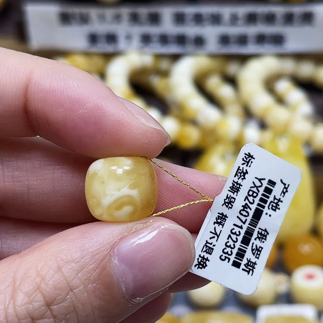 琥珀珠宝奇石未镶嵌12.4×11.2mm微瑕