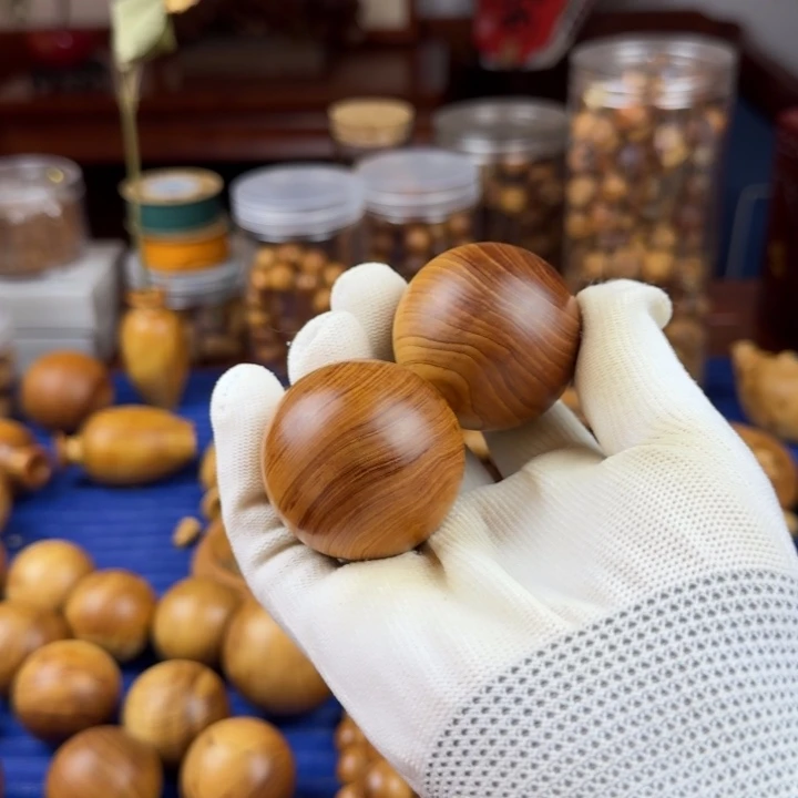 J***發柏木（崖柏）北太行崖柏陈化黑油4.0手球