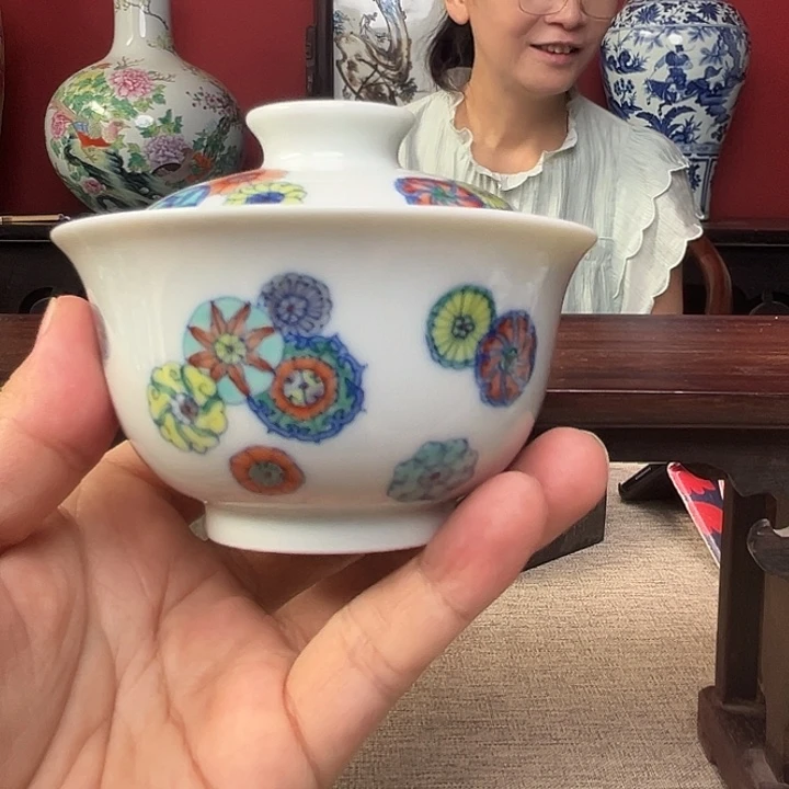 盖碗斗彩皮球花盖碗