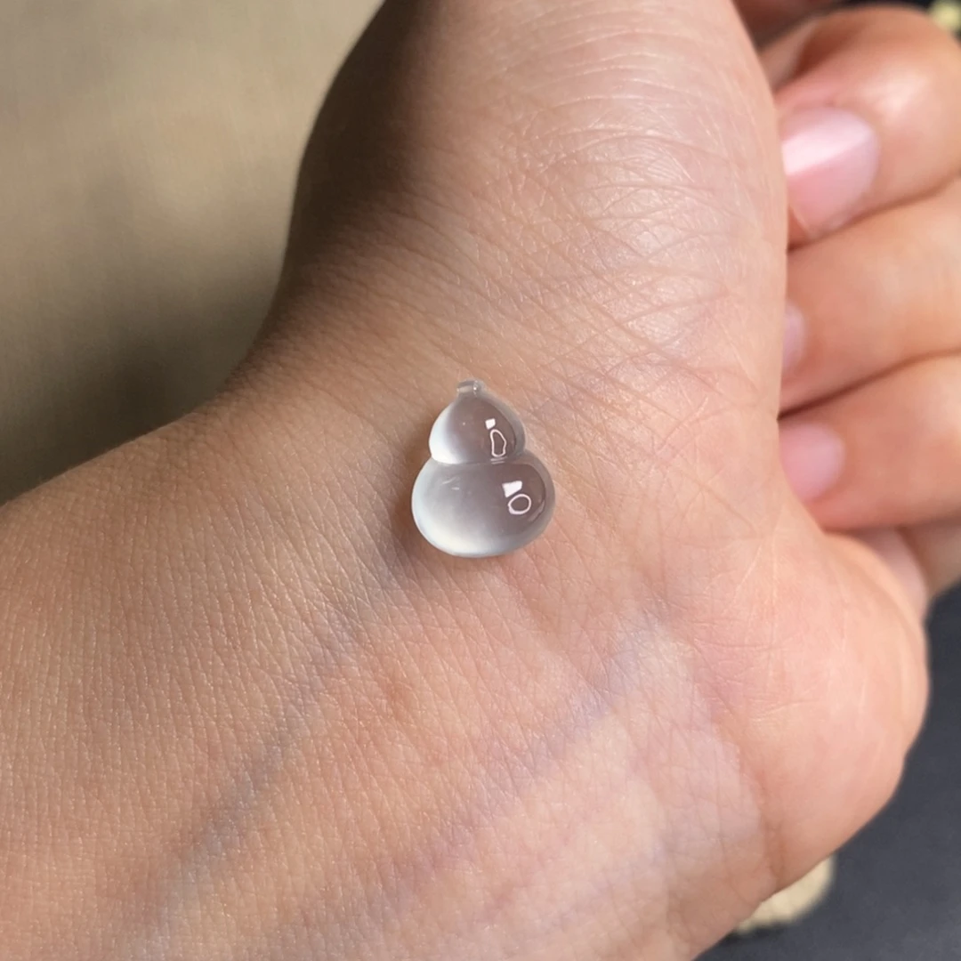 翡翠未镶嵌颈饰葫芦