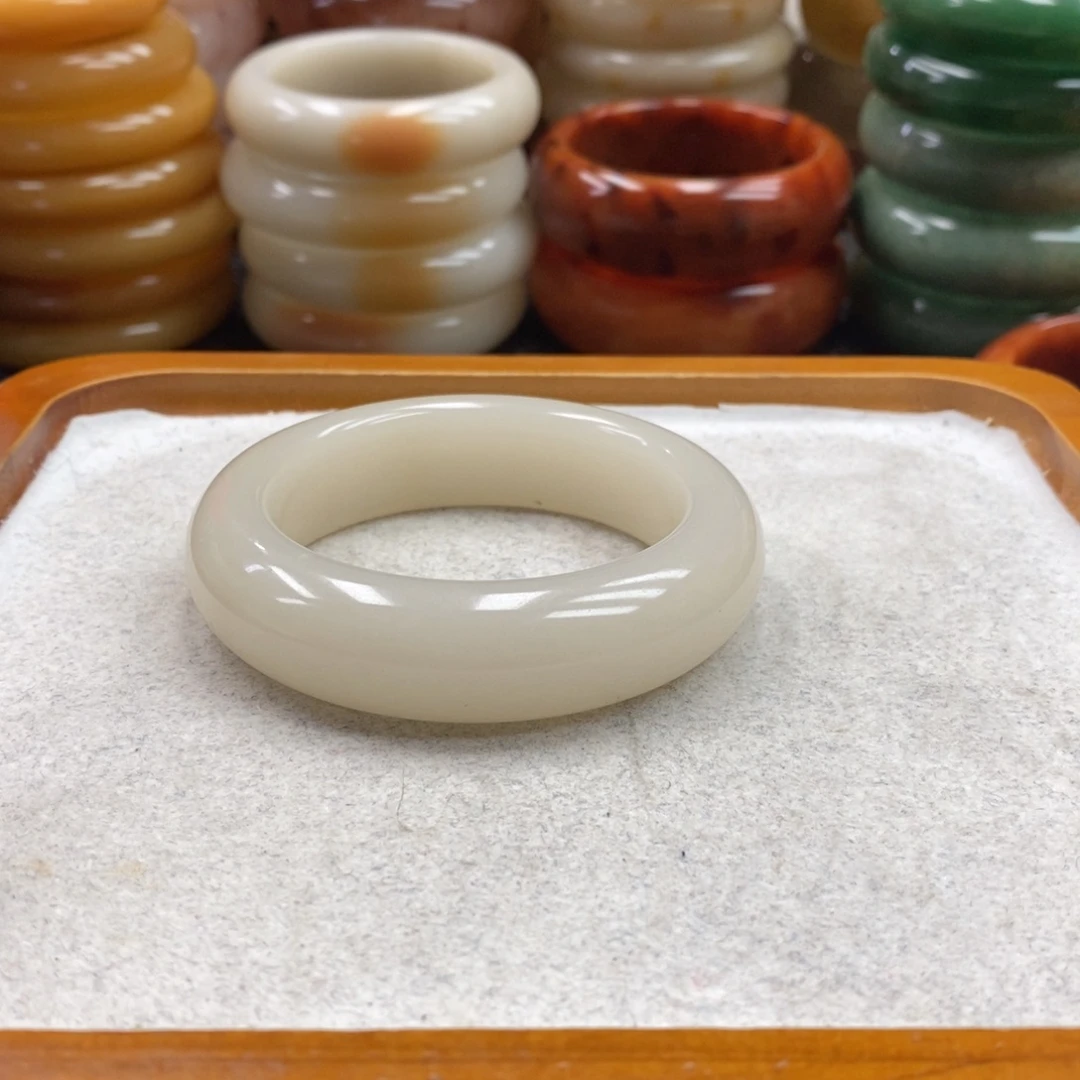 童***忆石英岩玉未镶嵌手镯（圆镯）