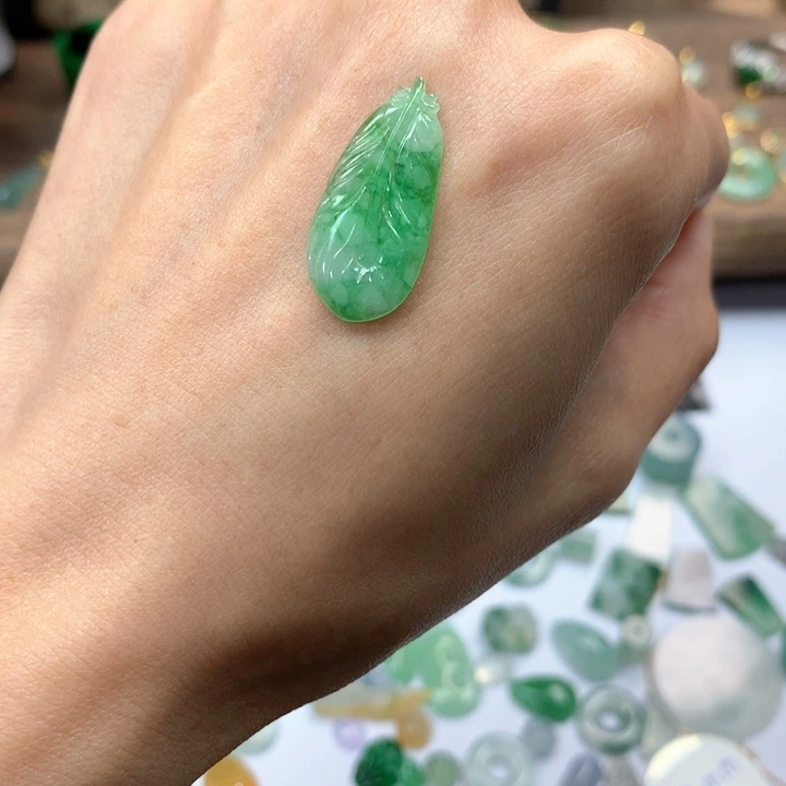 翡翠颈饰未镶嵌羽毛