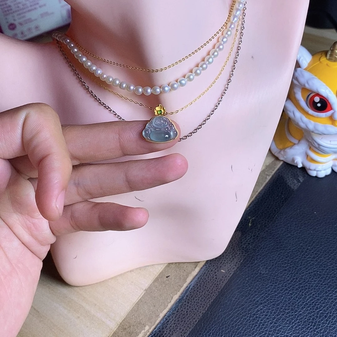 颈饰18K金镶嵌翡翠