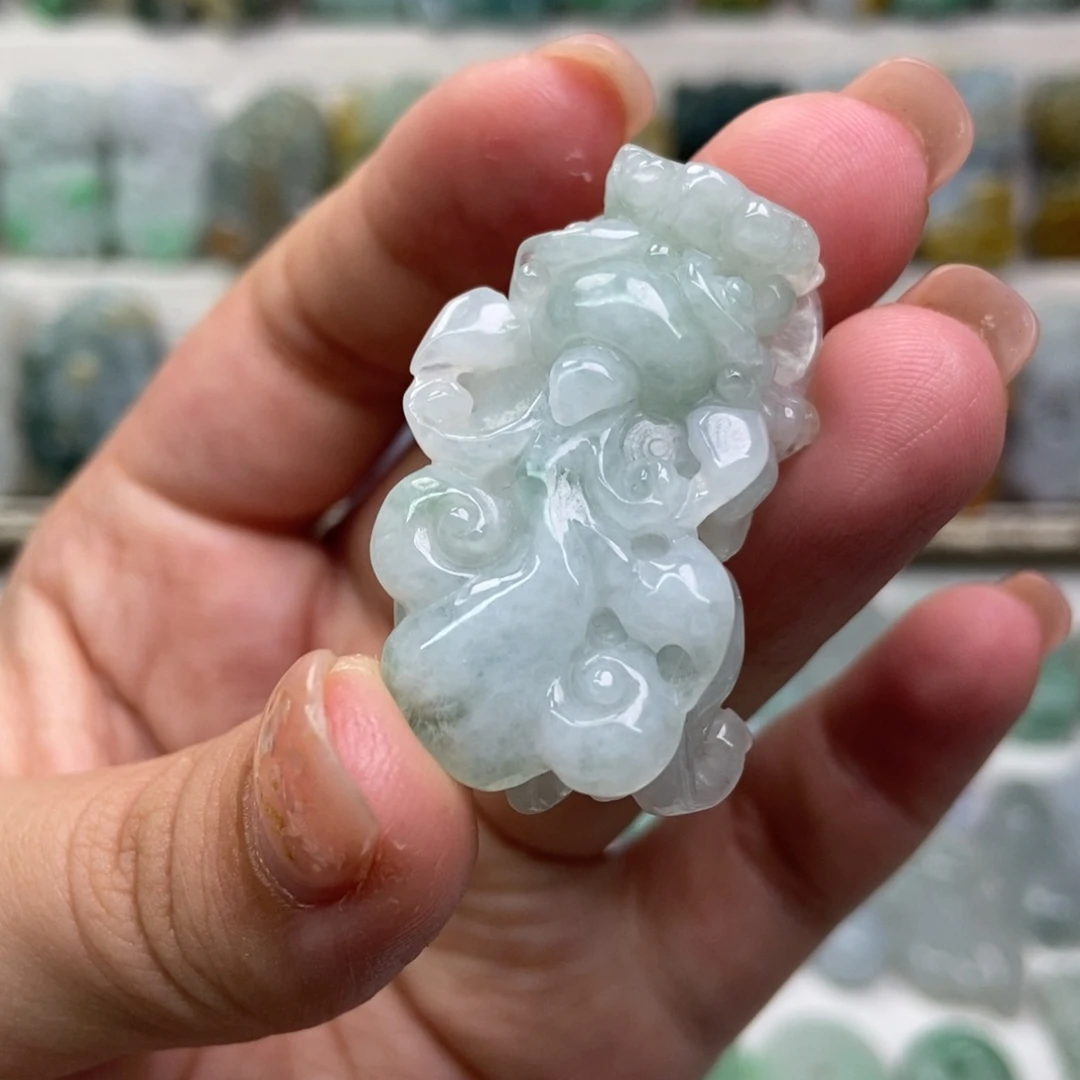 翡翠未镶嵌吊坠(赠链)