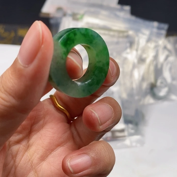 是***～翡翠戒指未镶嵌翡翠戒指