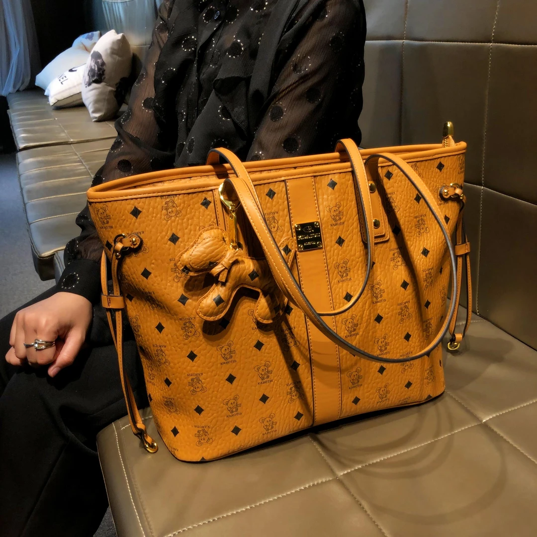 香港品牌时尚女包2025新款百搭大容量手提大包流行春季单肩托特包