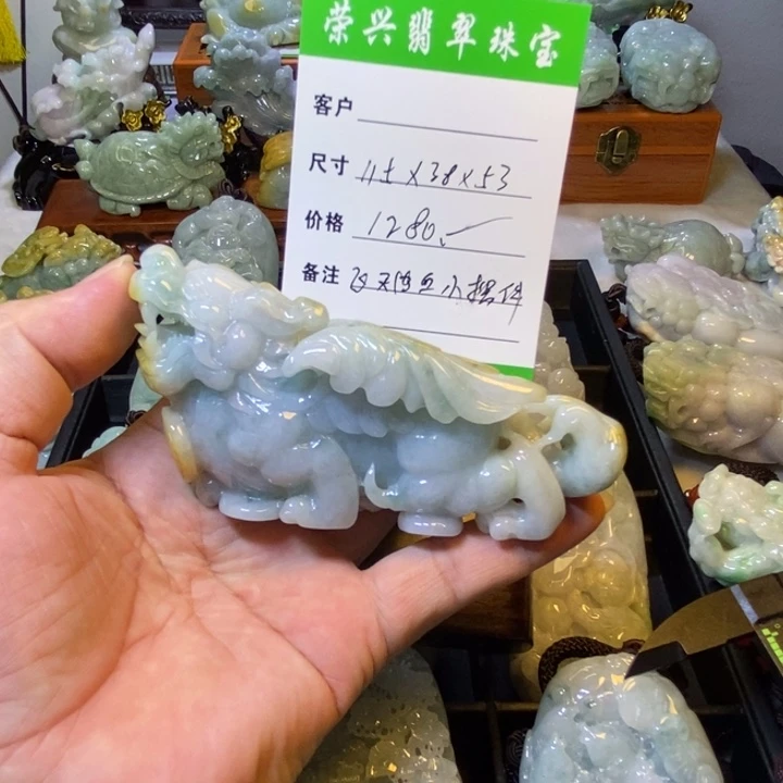 颈饰未镶嵌翡翠飞天貔貅小摆件