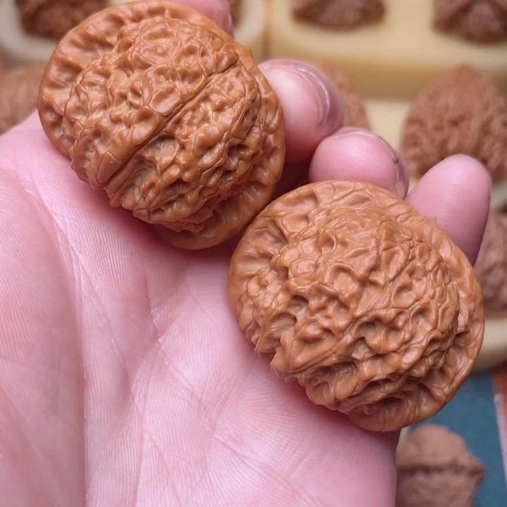 文玩核桃把件41血麒麟