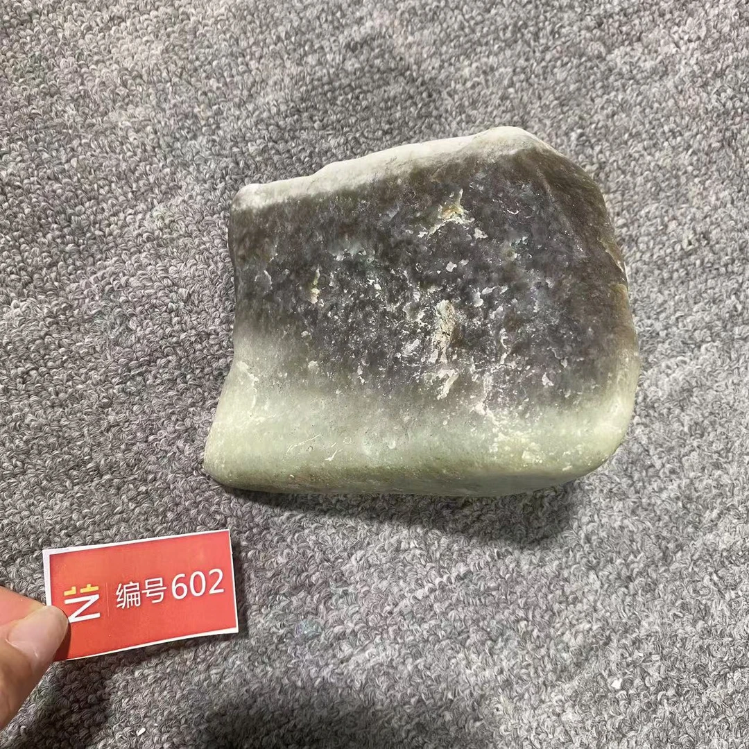 新疆玉料原石发一件编号602