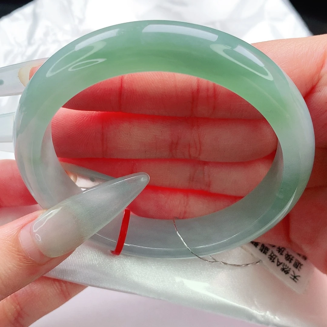 翡翠手镯未镶嵌56圈