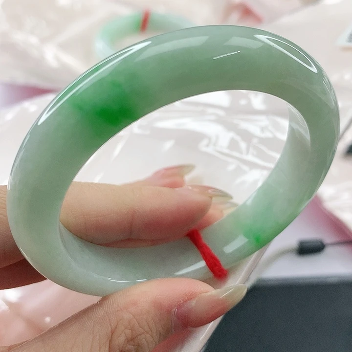 未镶嵌手镯翡翠，820