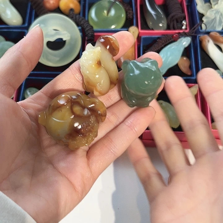 雨***仔蛇纹石玉未镶嵌吊坠(赠链)