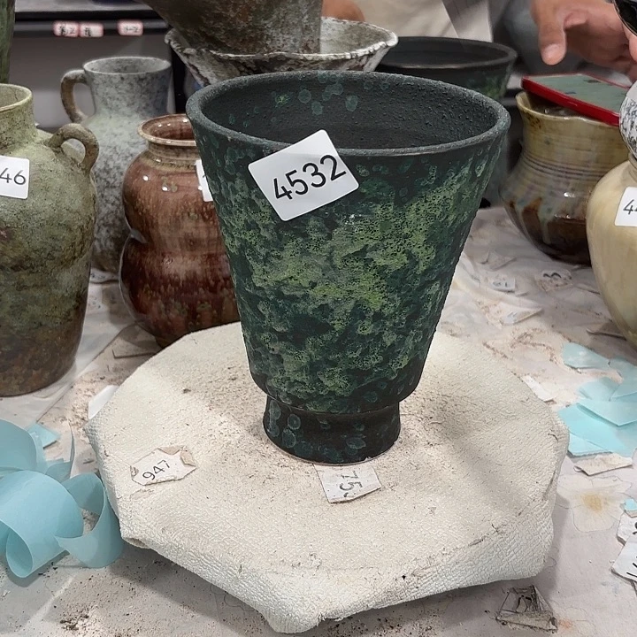 摆件高18，口14，有孔4532，瑕疵处理