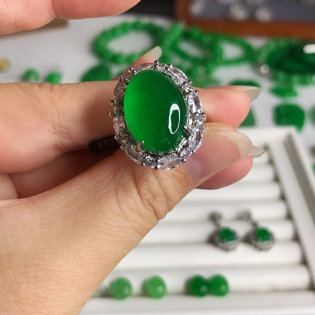 翡翠未镶嵌颈饰阿*。非A467