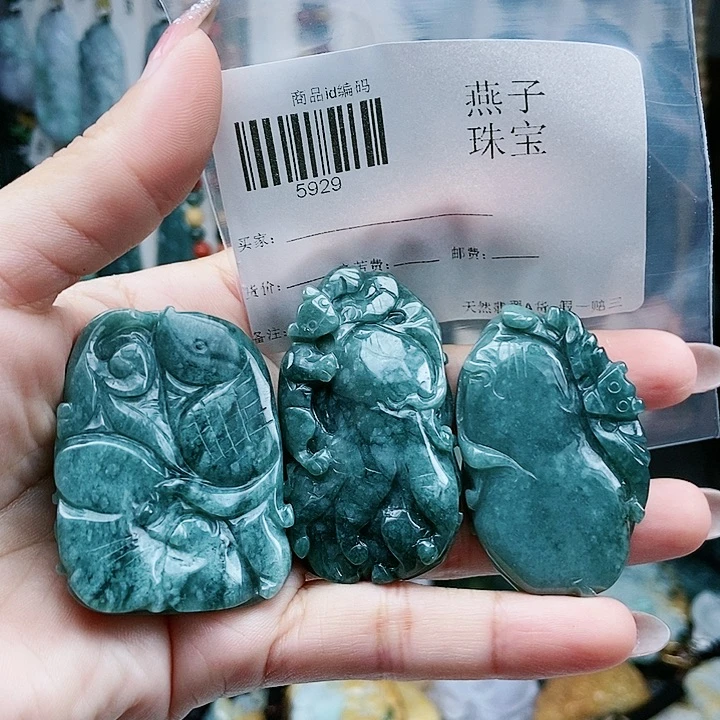 颈饰足铂镶嵌翡翠翡翠
