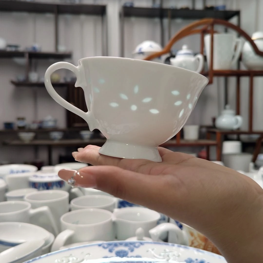 瓷万花白胎咖啡杯一个