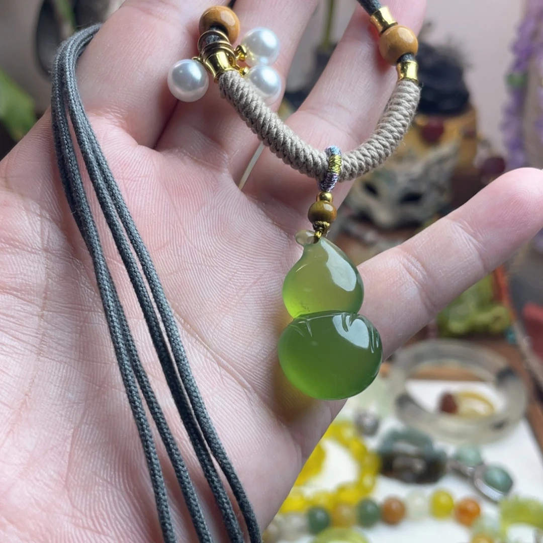 蛇纹石玉未镶嵌吊坠