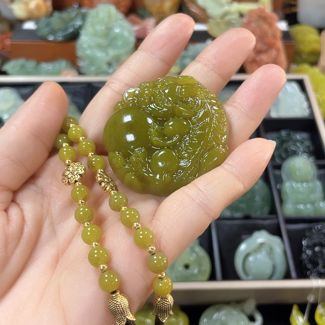 蛇纹石玉颈饰未镶嵌