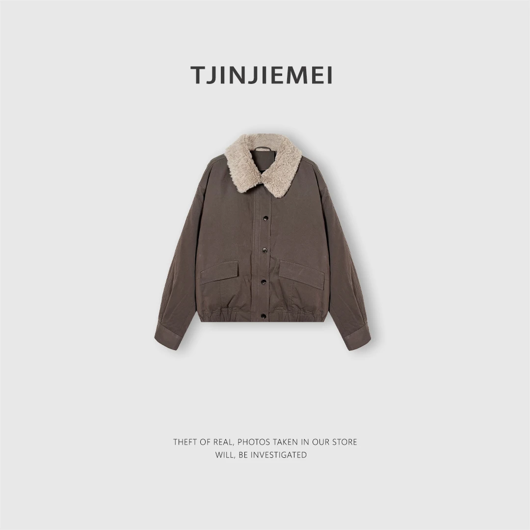 【T井姐妹】设计感巴恩风羊羔毛翻领工装短羽绒服YRF2512-26135