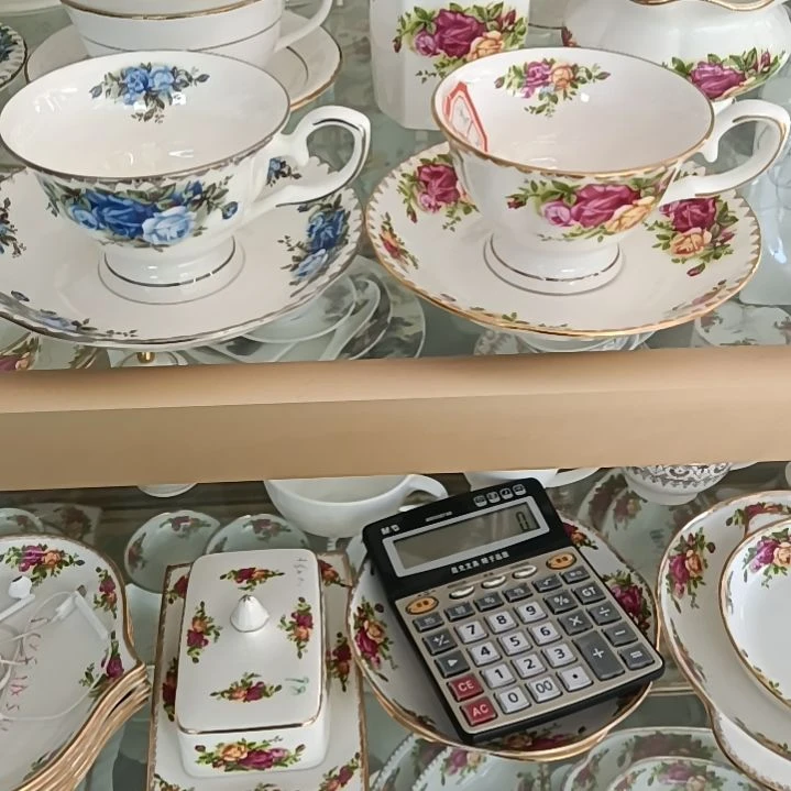 扎*红蓝英式杯碟各两套