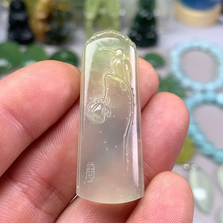 蛇纹石玉挂坠未镶嵌